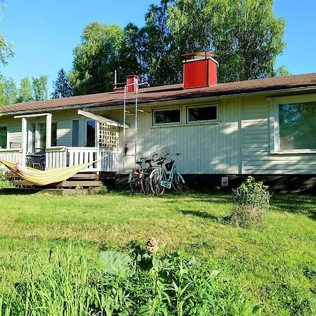 Cozy Summerhouse By The River